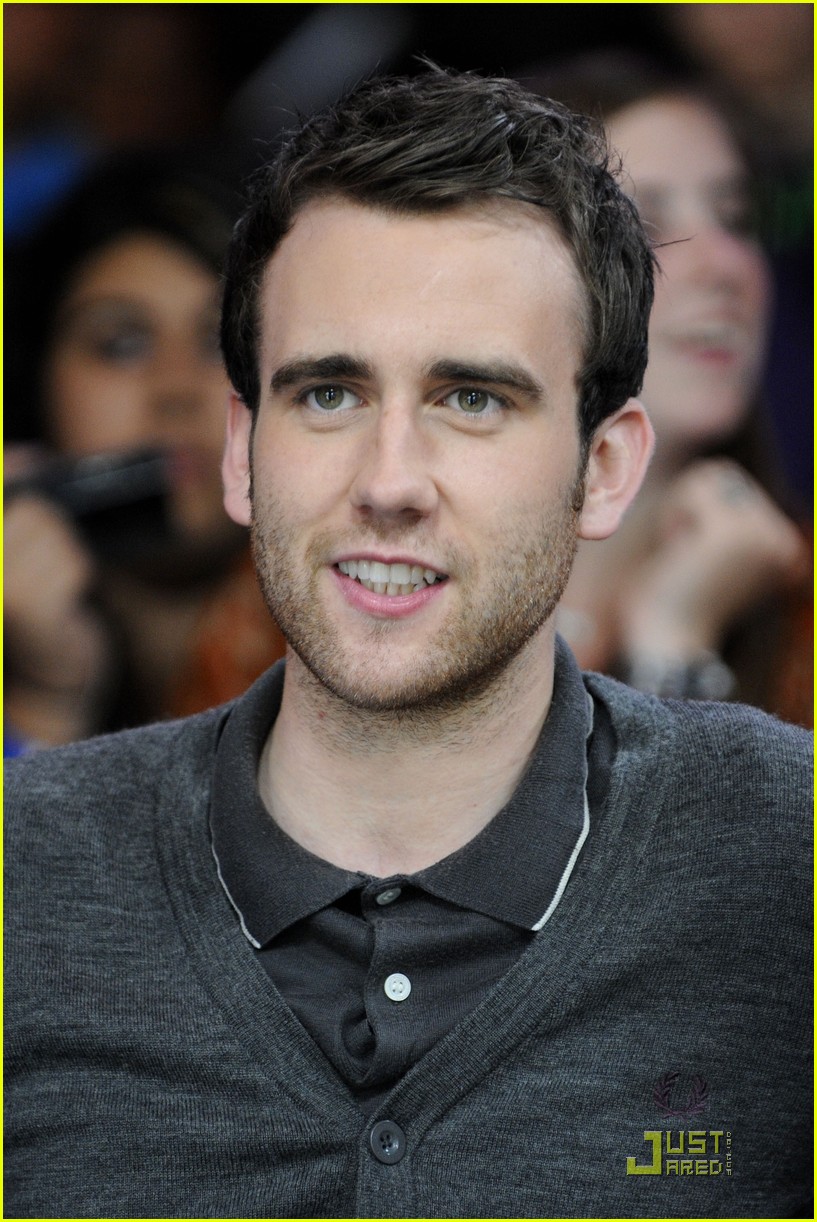  Neville s'est transformé en prince charmant - Page 3 943175MatthewLewisharrypotterfans237102188171222