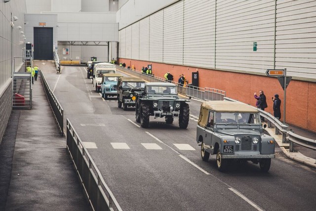 Célébration de la légende : Le dernier Land Rover DEFENDER est construit à Solihull 947693unspecifiedY7MH0IWF