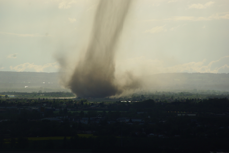 Tornade dans le Toulousain cet après-midi! 94961072658290420121917