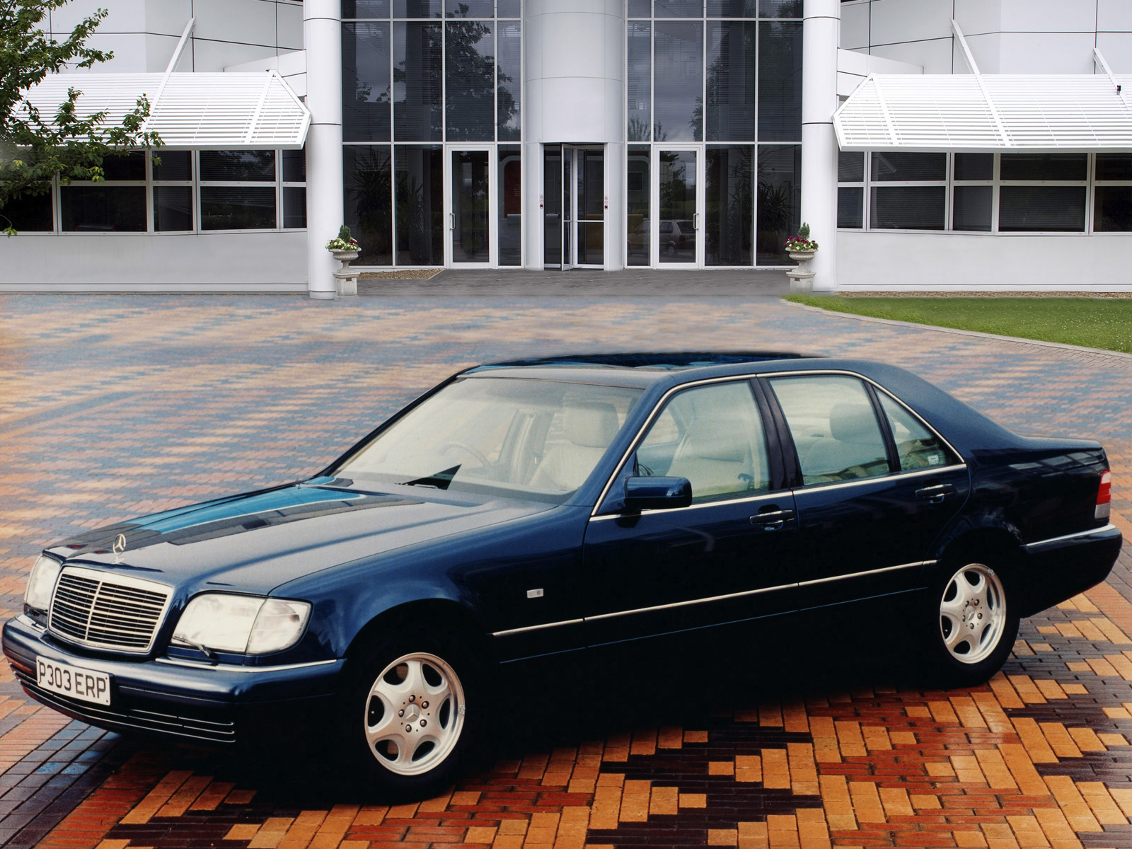 les plus belles photos de Mercedes-Benz classe S w140 et c140... juste pour rêver et pour le plaisir des yeux - Page 4 951083mbw140bellephoto0097