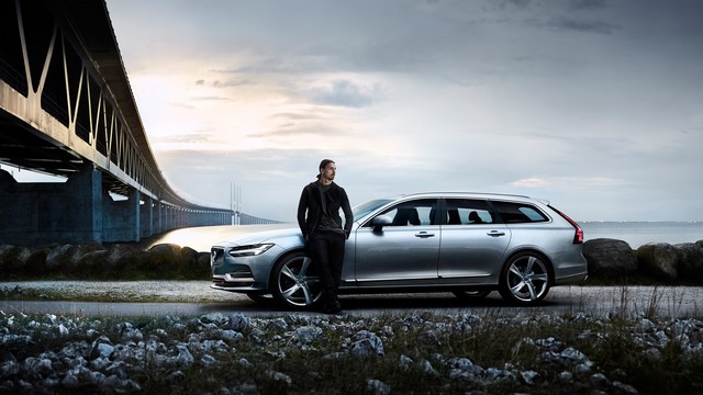 Zlatan Ibrahimovic Fait Ses Adieux A L'équipe Nationale Suédoise De Fooball Dans Un Nouveau Film Sur Le Volvo V90 954468193682ZLATANIBRAHIMOVIC