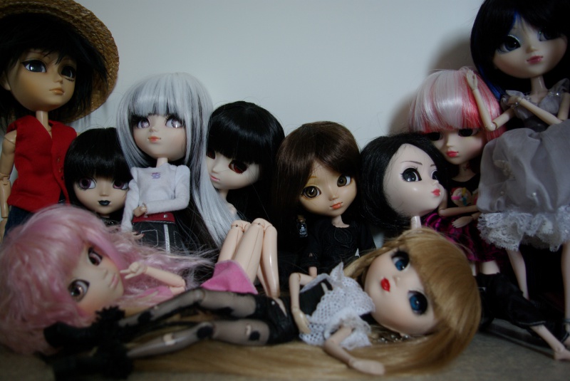 La Gwen's family (26 dolls)  960128IMGP3816