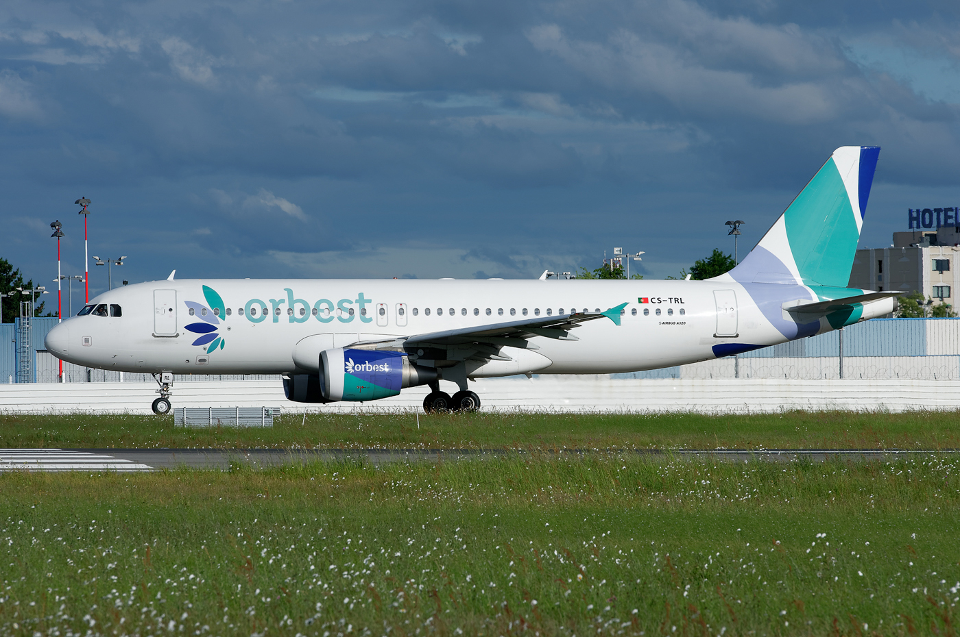 [11/05/2017] AIRBUS A320 (CS-TRL) ORBEST 960242CSTRL20170511NANTES6