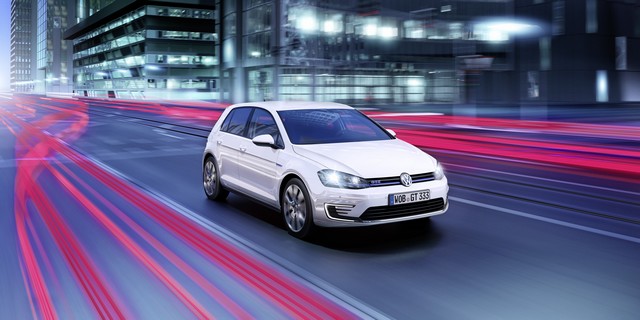 Volkswagen présente la GOLF plug-in hybride GTE  961295VolkswagenGolfGTE3