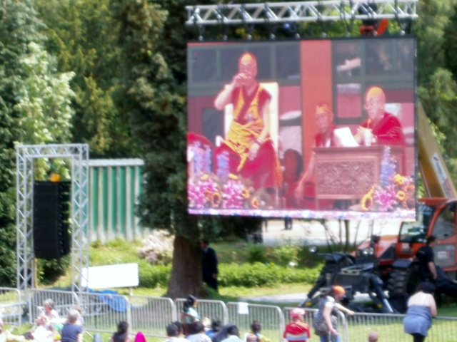 Jeudi 24 mai 2012, visite de Sa Sainteté le Dalaï Lama à l’Institut Yeunten Ling, Huy, Belgique - Page 6 972713re640x480