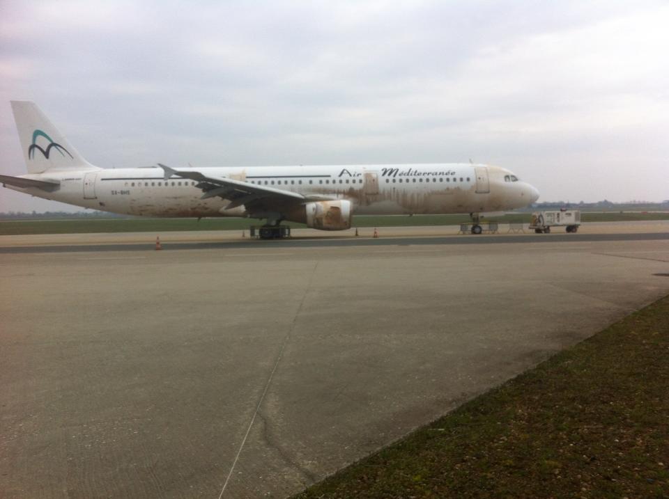 [Internaconal] Airbus A321 sai da pista ao pousar em Lyon, na França  973864320