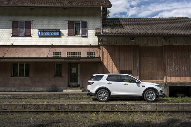 Le Land Rover Discovery Sport Tracte Un Train De Plus De 100 Tonnes 974527lrdstrainpull160616bts02