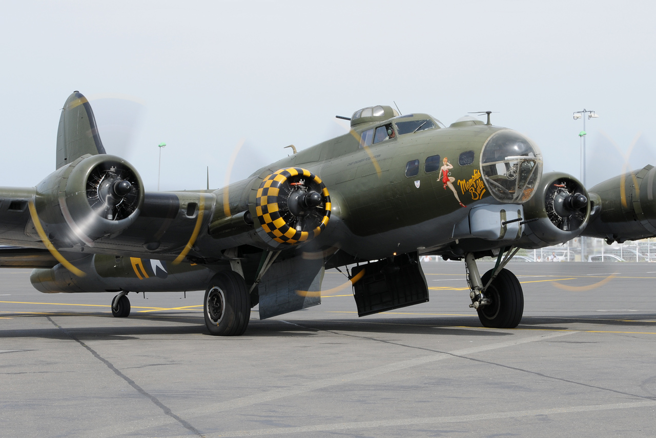 [01/07/2013] B17 Flying Fortress (G-BEDF) Sally B's - Page 2 977356DSC5471