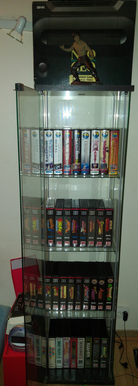 ajout de ma collection Neo Geo AES en vitrine :) 98004020160512153421