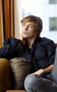 William Moseley avatars 200*320 pixels 9840944804