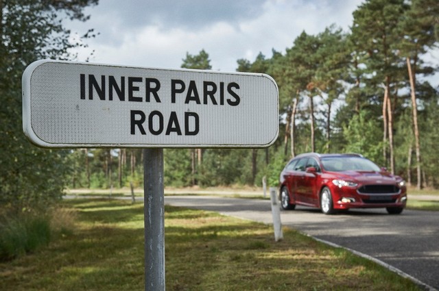 Un boulevard cauchemardesque conçu pour martyriser les véhicules 987105Ford2016PotholesLommel07