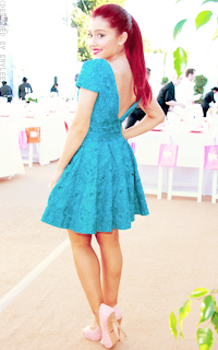 Ariana Grande 988566A12