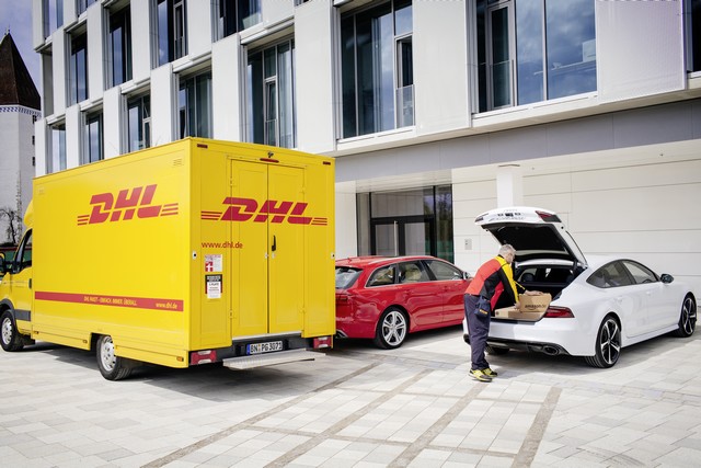 Audi, DHL et Amazone on signé un partenariat pour livrer des colis dans le coffre du véhicule du client 988605AU150270large