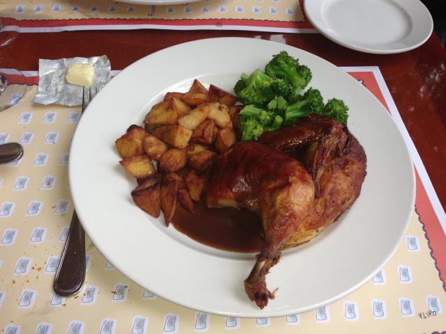 Photos des plats des restaurants de WDW,DCR - Page 24 990483LesChefsRoastedChickenrissolepotatoesandbroccoli