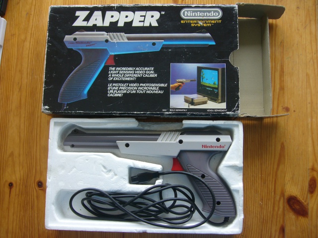 [estim] zapper gris NES en boite + zelda collector's edition GC 990984P1080729