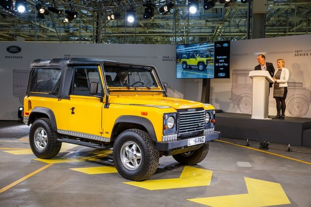 Célébration de la légende : Le dernier Land Rover DEFENDER est construit à Solihull 991569unspecified29