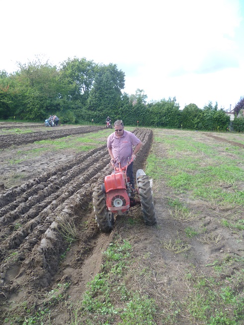 VIARMES 2015 CONCOURS DE LABOUR AUX MOTOCULTEURS - Page 4 994236conc20pg