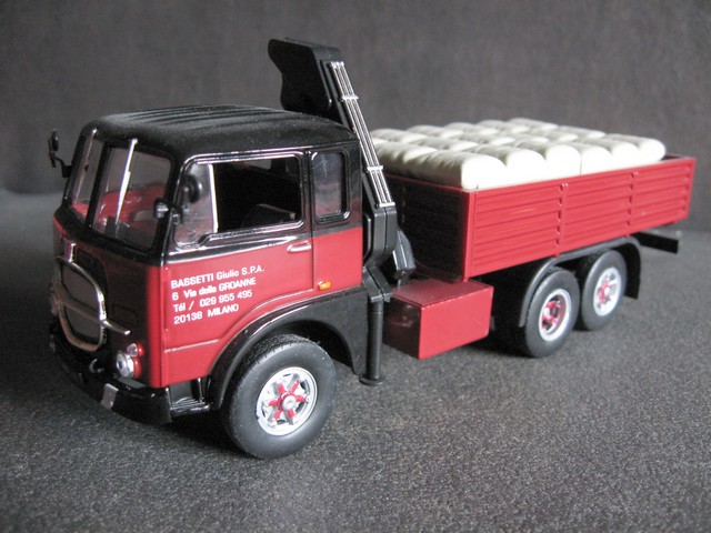 collection  ALTAYA" camions d'autrefois  "  au 1/43 - Page 7 999477IMG7738a