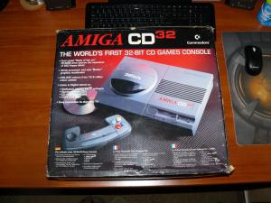 [VENDU] Amiga CD32 en boîte Mini_933510P1120093