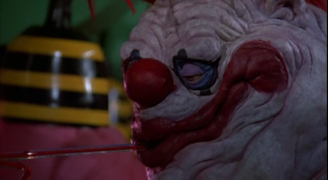 Killer klowns from outer space [1987] 490346vlcsnap_1105133