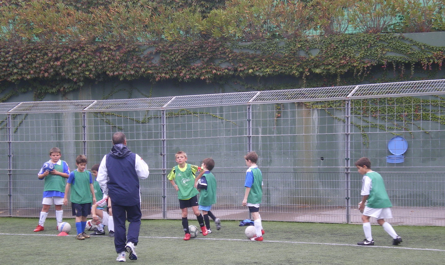 PHOTOS DU STAGE DE FOOT AU SO  CASSIS-CARNOUX !!!!!!! - Page 2 10663IMGP3487