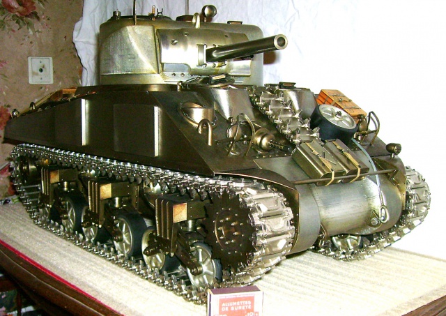 Sherman M4 A2   Travail d'Orfèvre Mécanique - Page 2 117909DSC00437