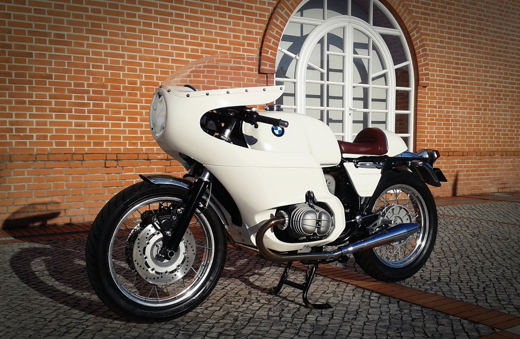 C'est ici qu'on met les bien molles....BMW Café Racer - Page 31 120038BMWMonolever1480x964