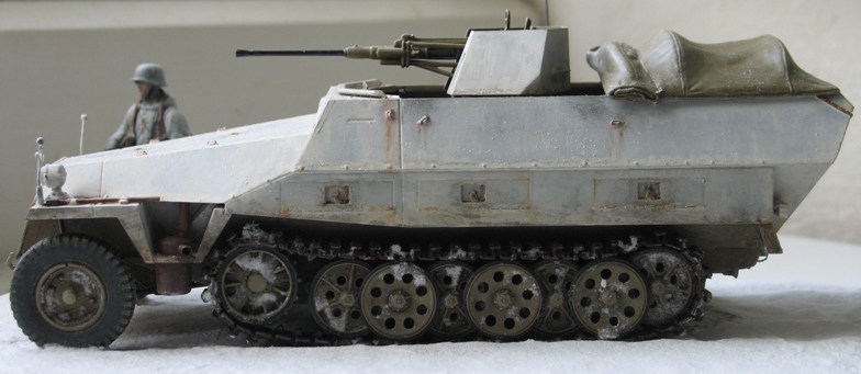 sd.kfz 251/17 ausf D 2cm schwebelafette  Dragon 1/35 124742IMG0065