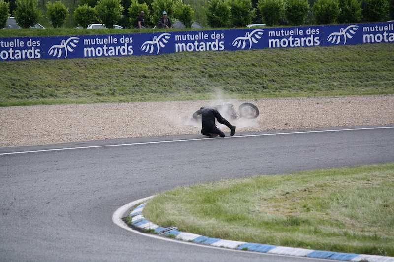 Iron bikers au circuit carole 14 et 15 Juin 125606chuteCBX