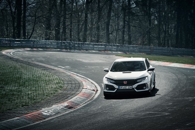 La Honda Civic Type R 2017 établit un nouveau record sur le circuit du Nürburgring 1315451063942017HONDACIVICTYPER