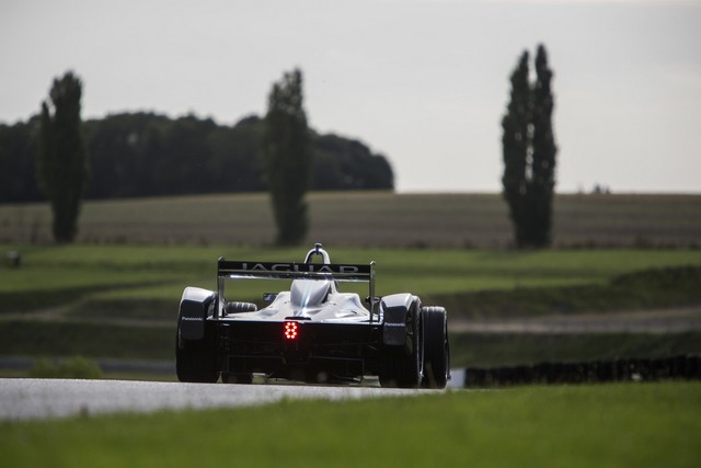 Jaguar Revient À La Compétition Avec La I-TYPE Et Son Equipe Composée D'Adam Carroll, Mitch Evans, Ho-Pin Tung et Panasonic 137739panasonicjaguarracingityperear1