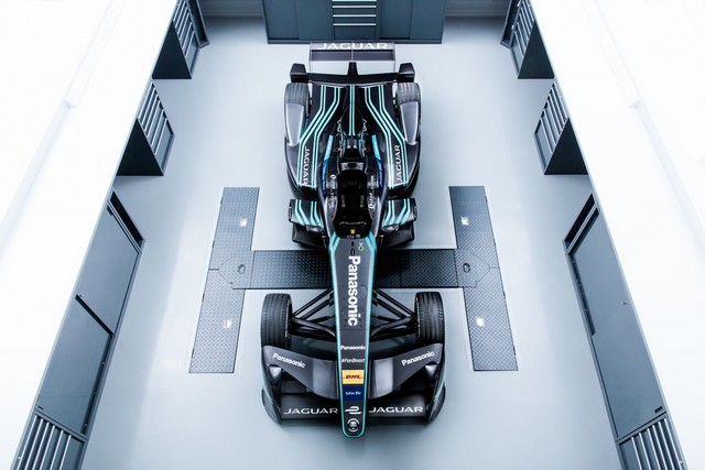 Jaguar Revient À La Compétition Avec La I-TYPE Et Son Equipe Composée D'Adam Carroll, Mitch Evans, Ho-Pin Tung et Panasonic 141625panasonicjaguarracingitypeaerialfront