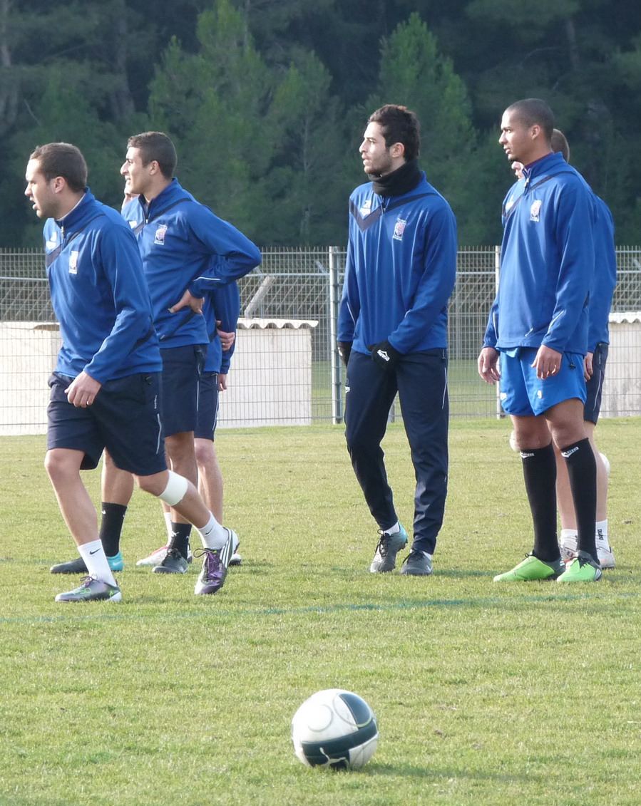 LE F.C.ISTRES OUEST PROVENCE ..LA PROVENCE SEREINE  143507P1130485a