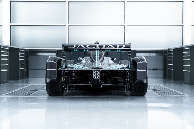 Jaguar Revient À La Compétition Avec La I-TYPE Et Son Equipe Composée D'Adam Carroll, Mitch Evans, Ho-Pin Tung et Panasonic 150219panasonicjaguarracingityperear