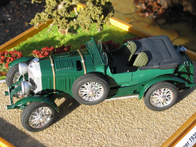 BENTLEY BLOWER 1930 FROG 1/24 et diorama.  165177184DehorsIX