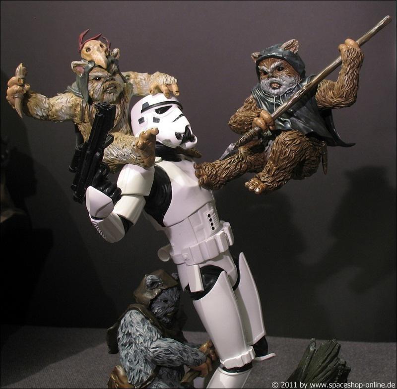 "Fall of the Empire" – Ewoks vs. Stormtrooper Diorama 1784450156