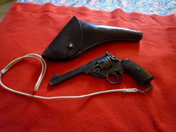 Webley Mark VI 179324WebleyMarkVIavecsonhostler1jpg