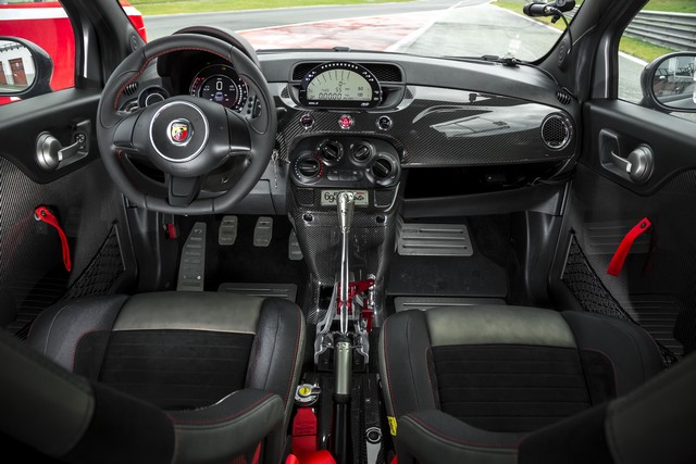 Abarth 695 Biposto : la « plus petite des supercars » 186737695BipostoVarano58