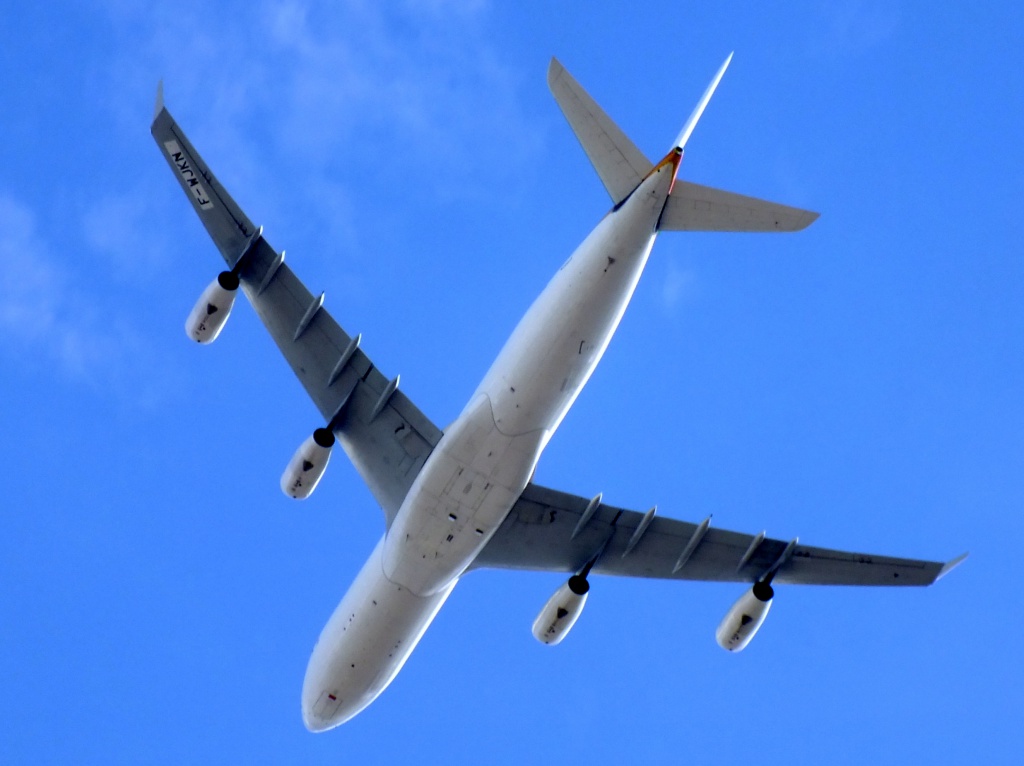 Spotting du 13/08/2013 : A340 Airbus Industrie en RDG+A330 Air transat nouvelle déco+Bélouga N°3 Tink Mobility !!! 189946Aoutn7026