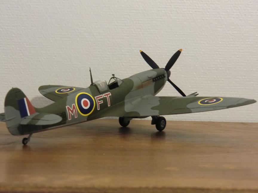 Spitfire Mk IX 1/48 Revell 196002CIMG0513