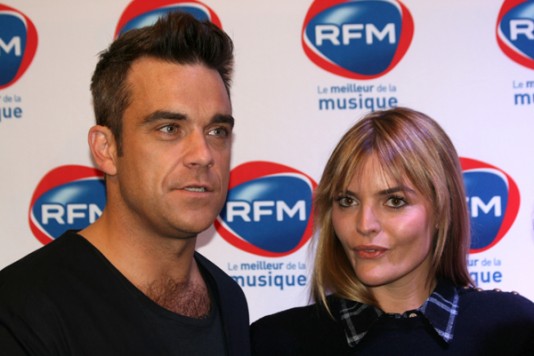 Take That dans les studios de RFM - 24-11-2010 213779RobbieWilliamsetJustineFraiolidiapo534x374jpg