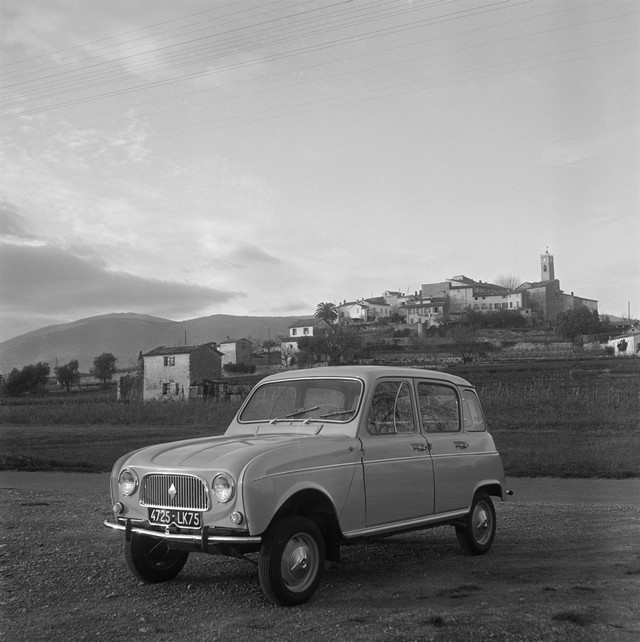 Renault participe au "4L INTERNATIONAL" 2017 et dévoile des images d’archives inédites 2179069400216