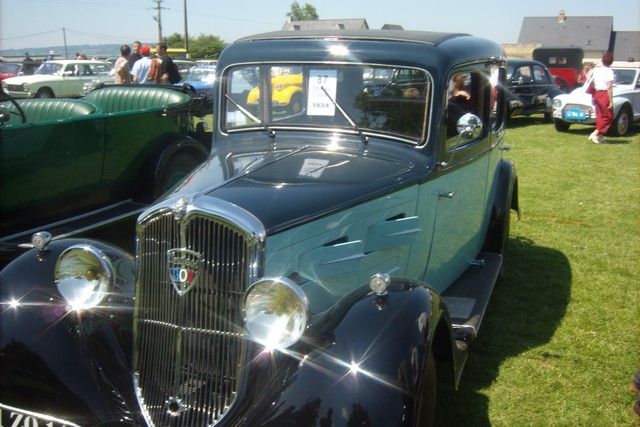 4ème festival vehicules anciens (landelles et coupigny 2009) 223799Jun02518