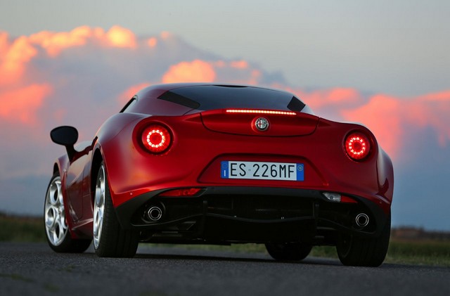 ALFA ROMEO 4C : LE NOUVEAU PUR-SANG DU BISCIONE  224682AlfaRomeo4C27