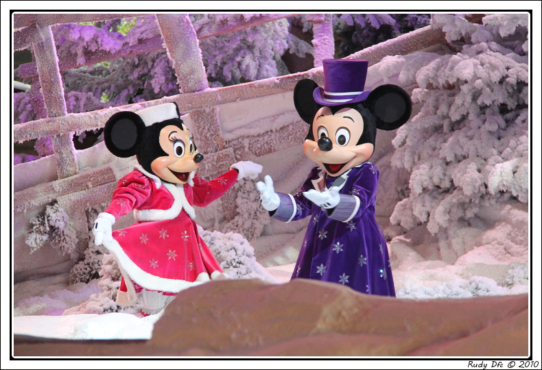 Spectacle Mickey et la magie de l'hiver - Page 4 238153IMG0819border