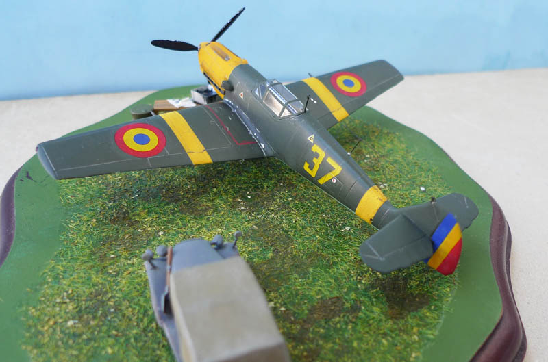 [Matchbox] Me 109 E Roumain. 244282Me109Rom58