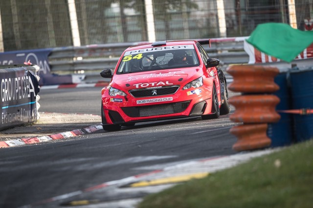  La Peugeot 308 Racing Cup En Fête Dans Les Rues De Pau ! 2471915921653a6ad04