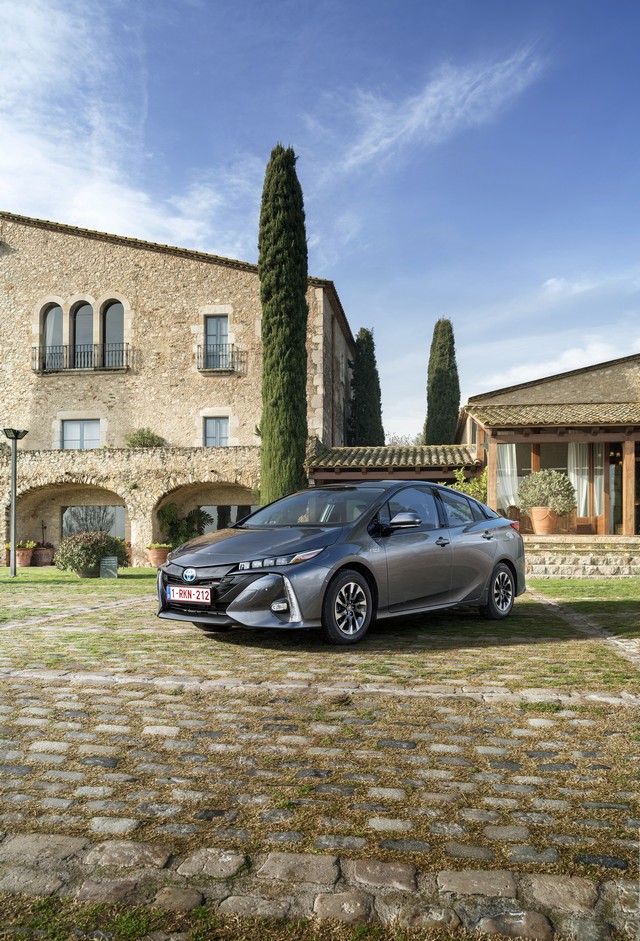 La Toyota Prius Rechargeable, Une Vraie « Machine Verte » 2662012017priusphvgreystatic01