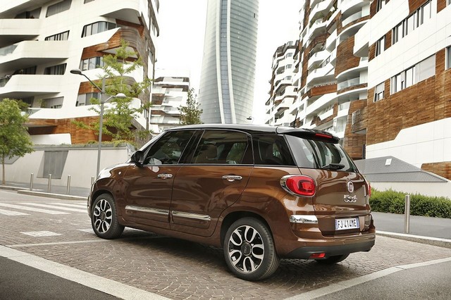 La Nouvelle Fiat 500L 274261170522FiatNew500LLounge03