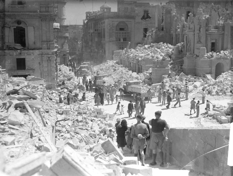 LFC : 16 Juin 1940, un autre destin pour la France (Inspiré de la FTL) 300992BombDamageMalta